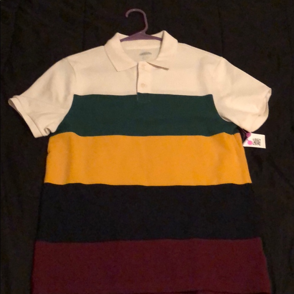 Polo collar shirt. 🤍